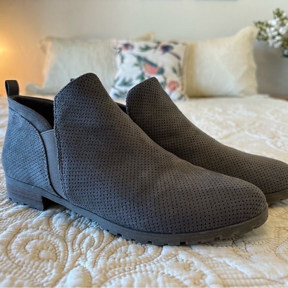 Dr. Scholls charcoal grey booties size 9. Super comfy, great for walking! - Picture 2 of 6